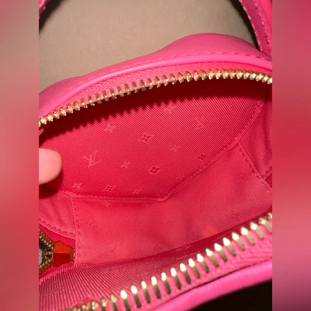 Louis Vuitton Pop My Heart Pouch Dragon Fruit Pink - Picture 7 of 13